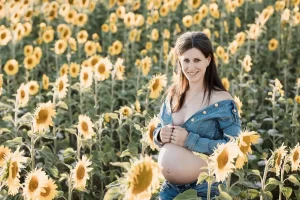 photos de grossesse dans les tournesols photographe nancy toul