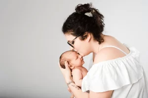 seance photos naissance en studio maman et moi photographe nancy